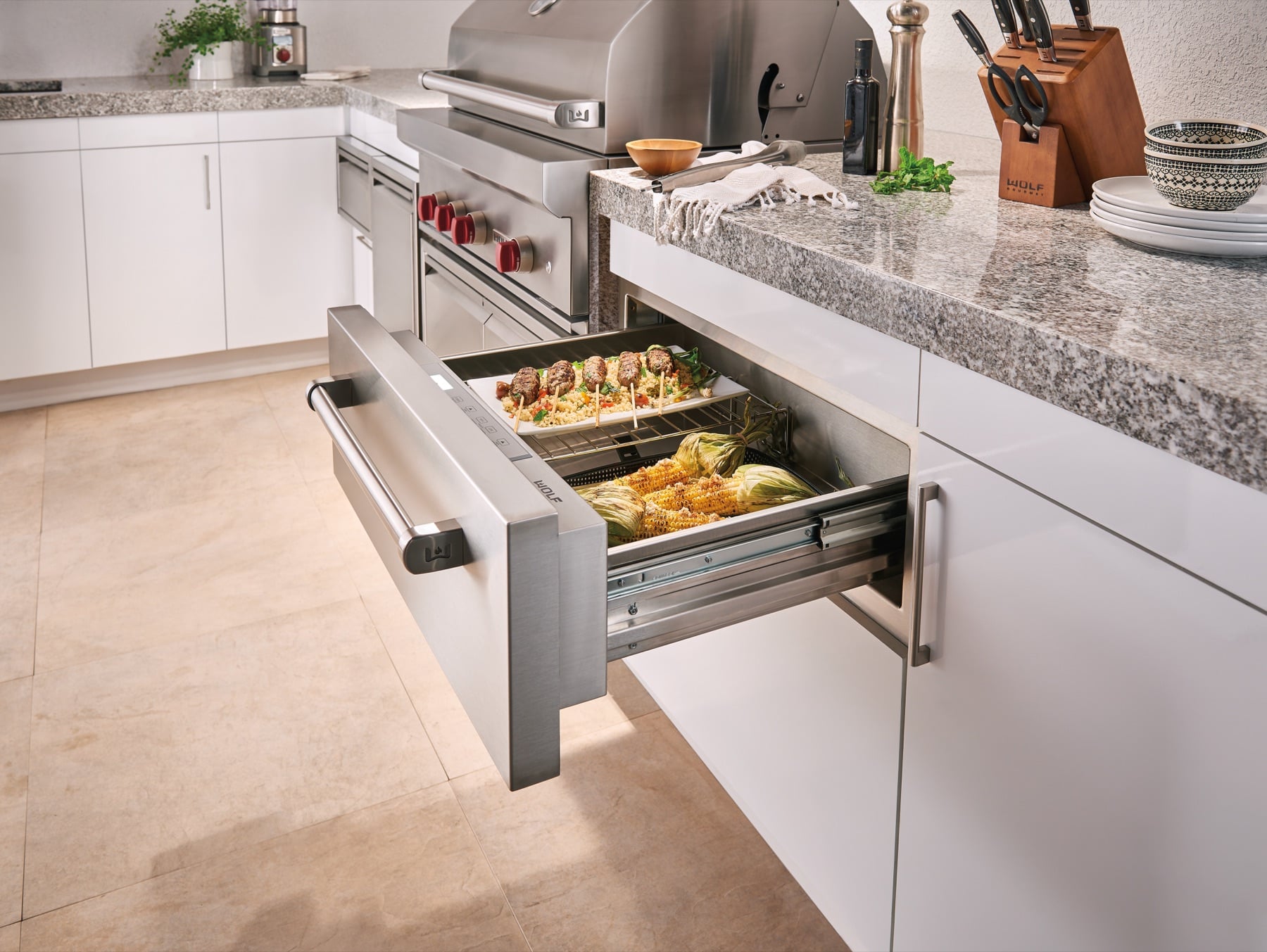 Wolf Warming Drawer 30 pulgadas en cocina de lujo