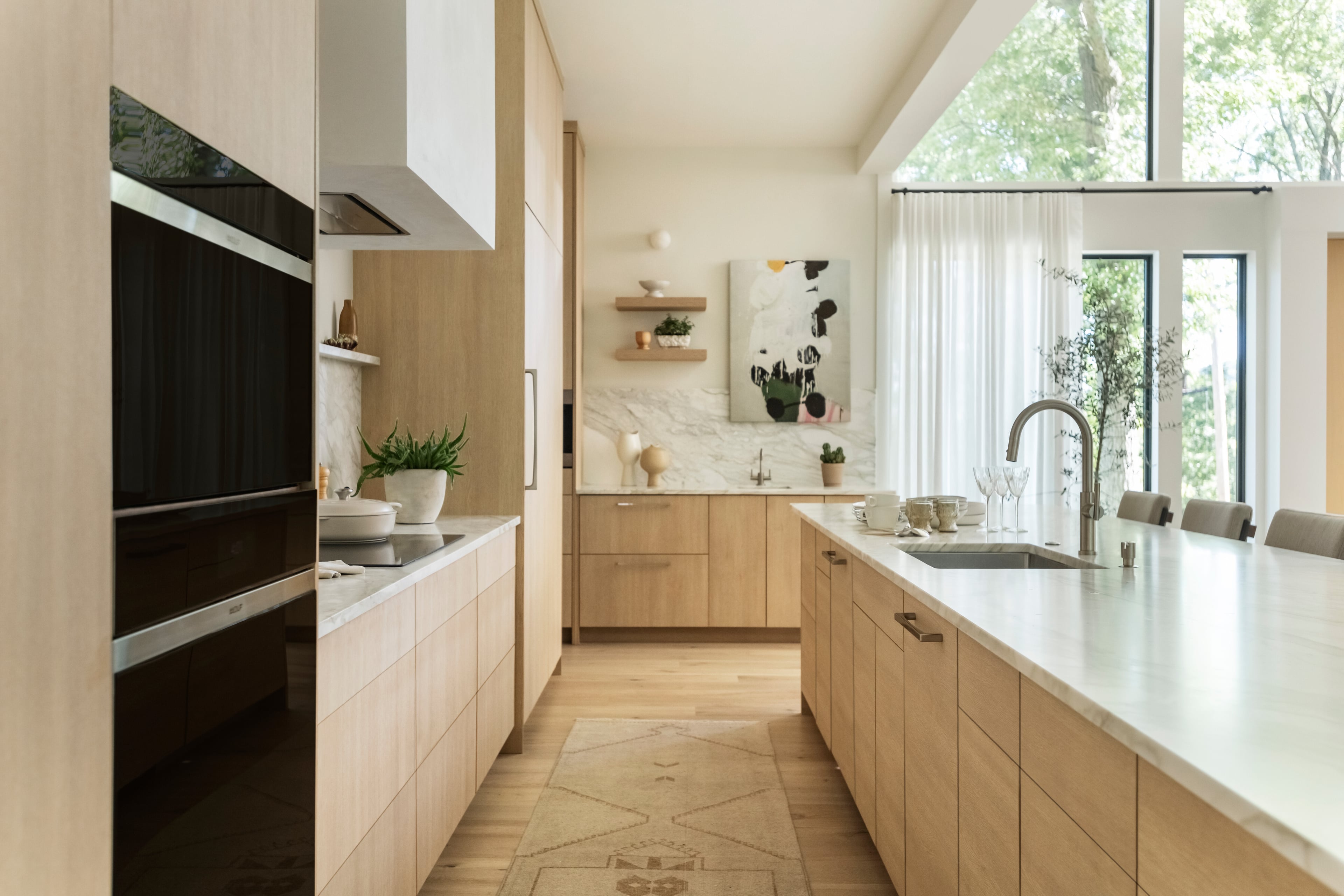 Cocina Nashville — hornos Wolf empotrados y cocina integrada Sub-Zero Cove